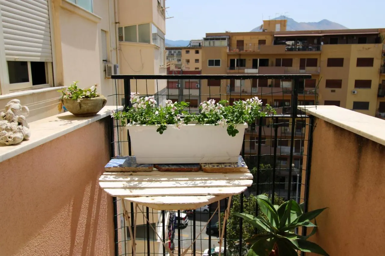 Homestay Large Room E Small Private Bathroom Between Mondello Beach And Old Town! Free Park! Palermo Italy